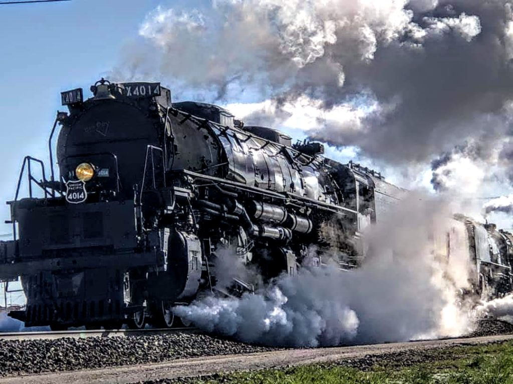 Giant Steam Locomotive Visits – dsm magazine