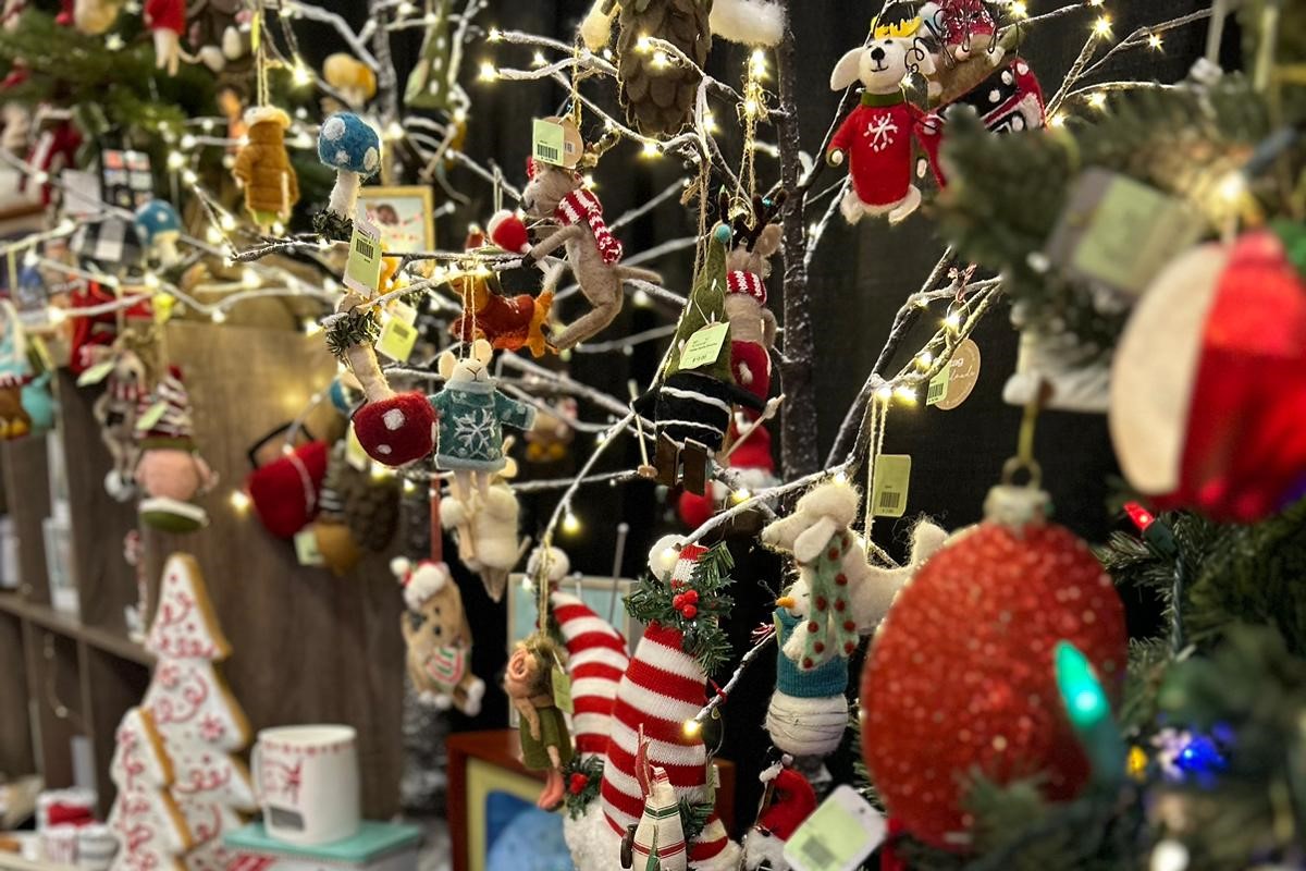 Head to the Des Moines Holiday Boutique dsm magazine